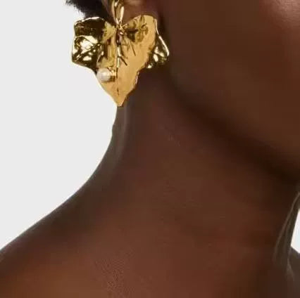 Gold-tone ivy leaf earrings with white pearl center and textured leaf veins