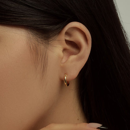 gold hoop ear ring