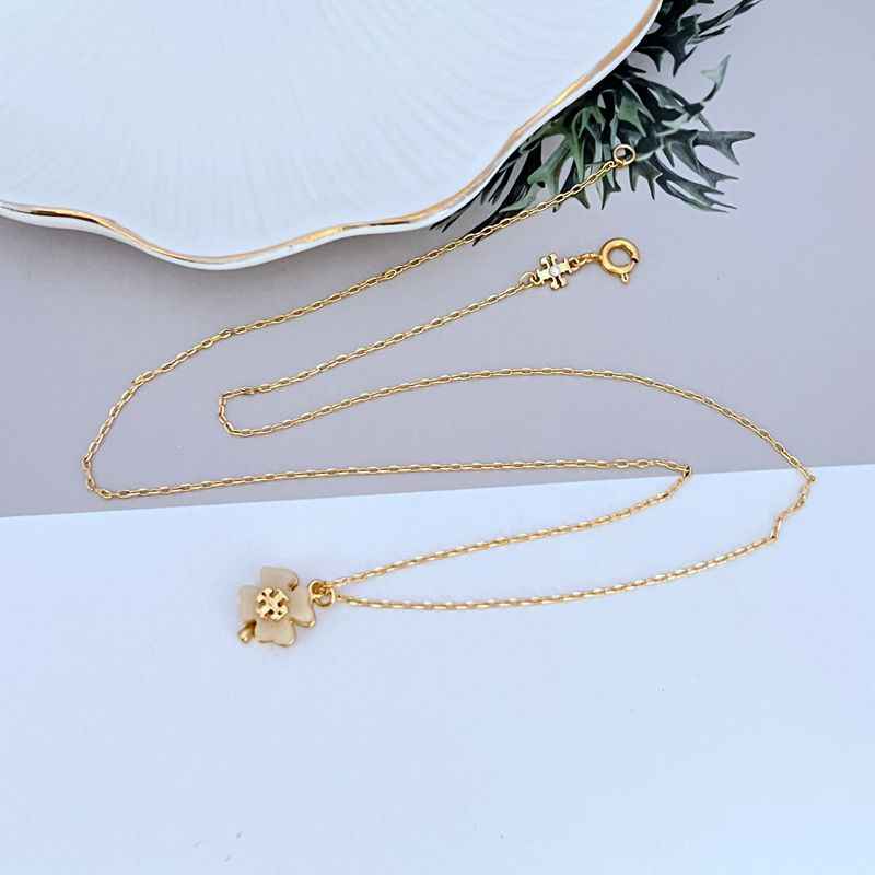 新款时尚轻奢气质简约镶嵌亚克力英文字母花朵造型女款精美项链