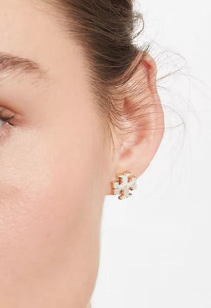Tory Burch Natural Shell Logo Exquisite Stud Earrings women