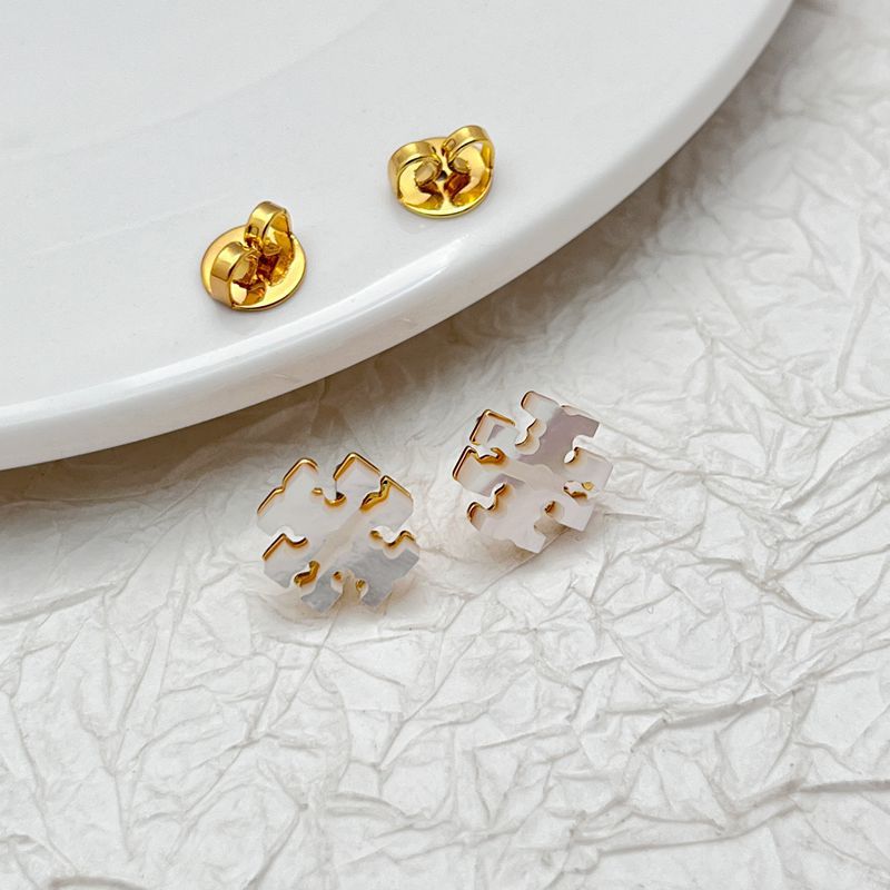 Tory Burch Natural Shell Logo Exquisite Stud Earrings women