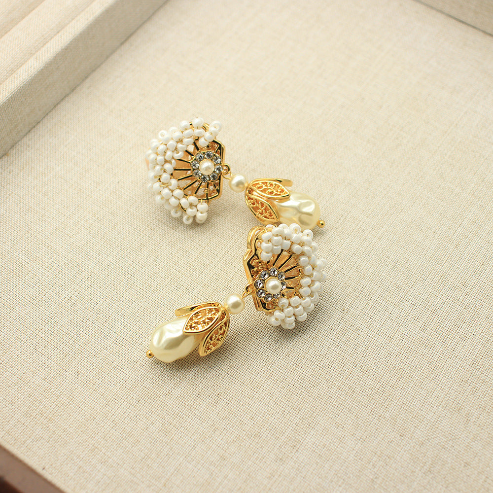 Fan-shaped pearl and gold-plated drop earrings with dangling teardrop pearl accents