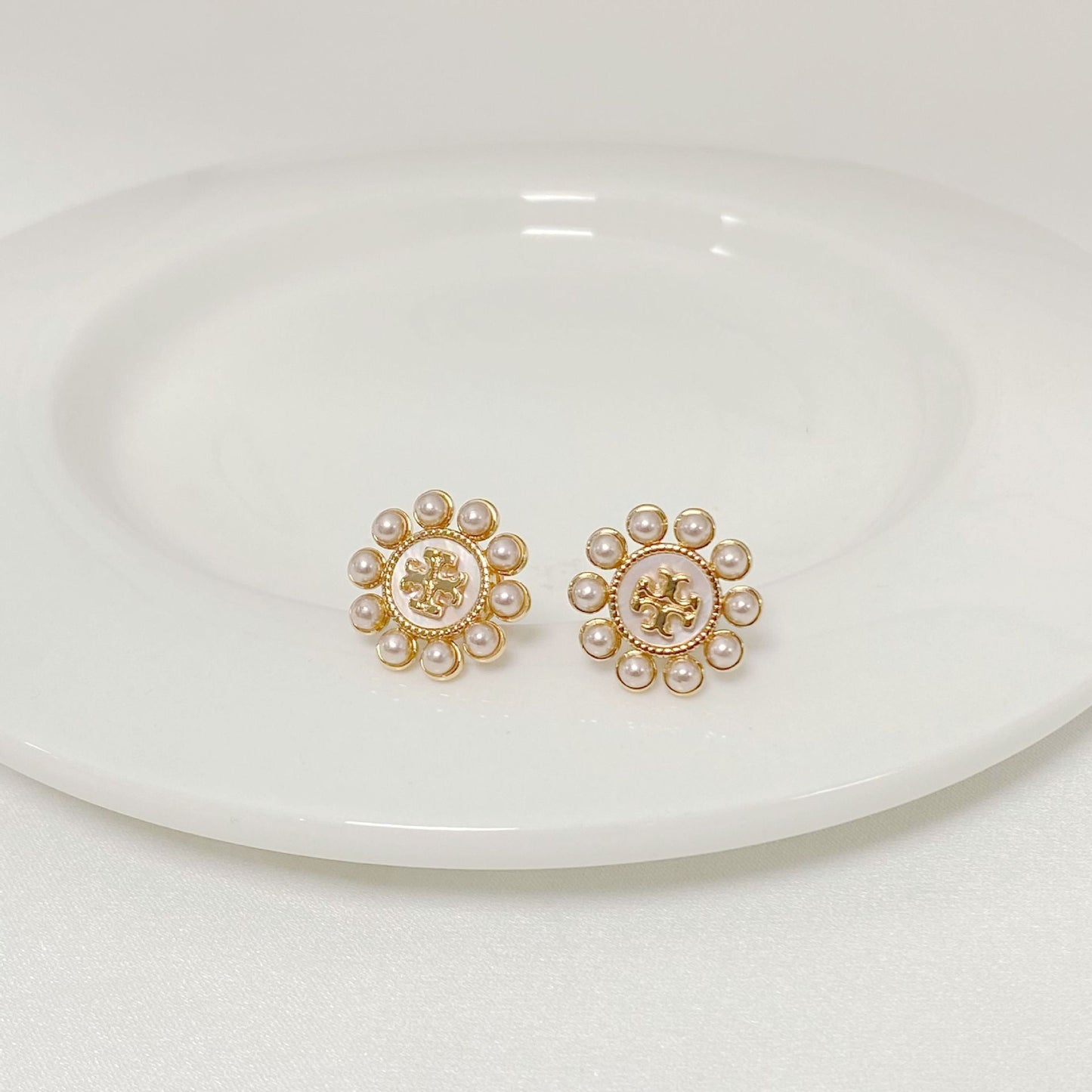 Tory Burch Gentle and Sweet Pearl Sunflower Round Stud Earrings