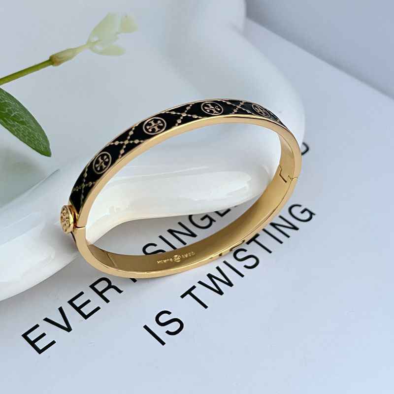 欧美时尚轻奢气质通勤珐琅彩釉镶嵌英文字母小众女款金属手镯