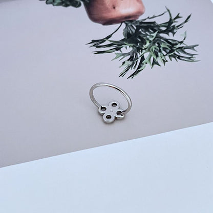 White gold four-leaf clover ring, slim band with open circular settings