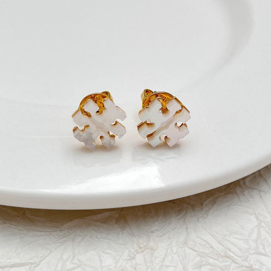 Tory Burch Natural Shell Logo Exquisite Stud Earrings women