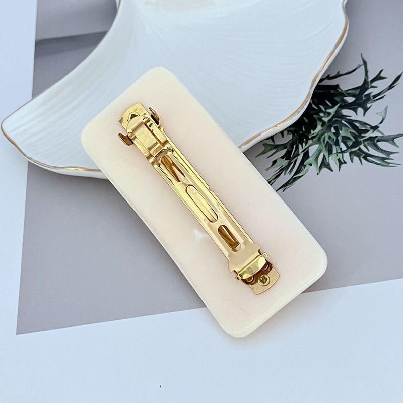 Tory Burch Haarklammer rechteckig Off-White, goldfarbener Verschluss mit Schmuckdetails