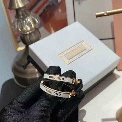 缪小姐珐琅耳环黑白色时尚百搭甜美风高级感耳圈新款字母耳环耳饰