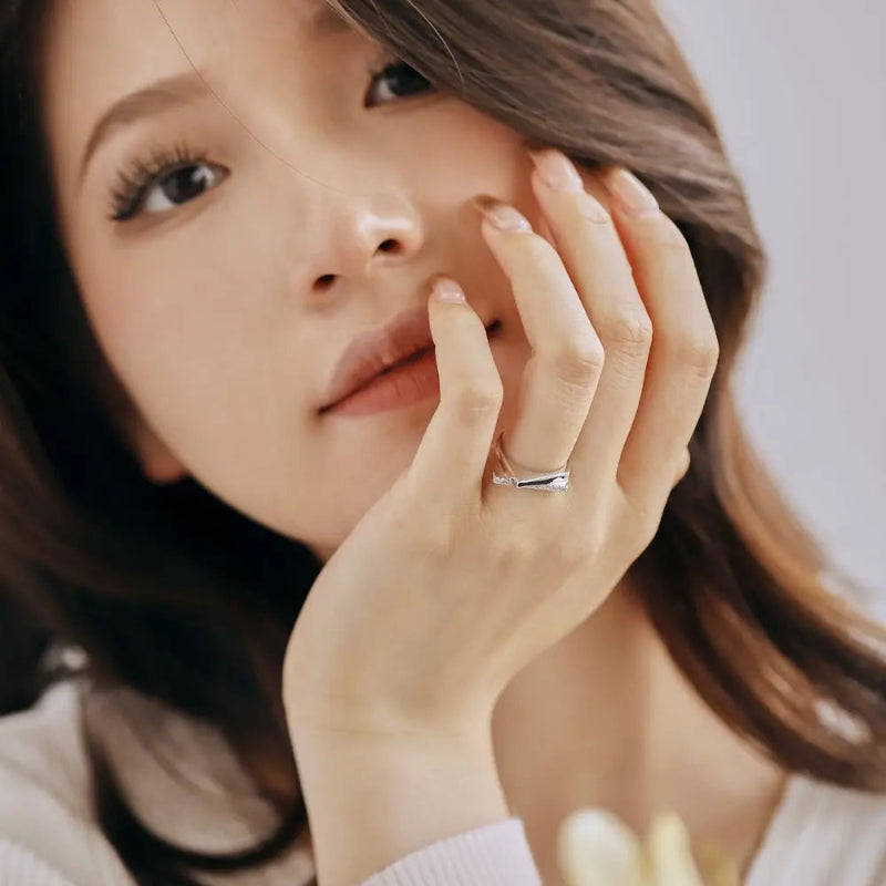 Chic Diagonal Stone Ring

