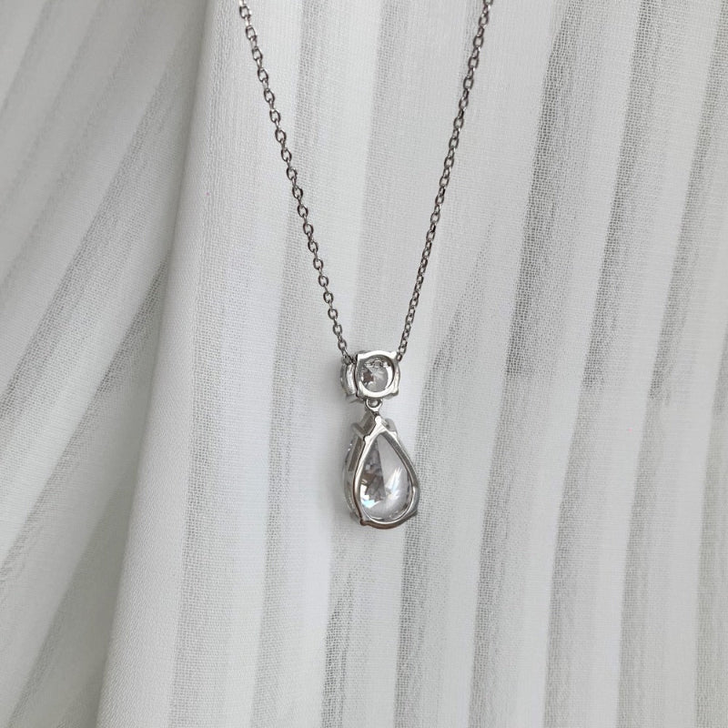 Sophisticated Pear & Round Pairing


