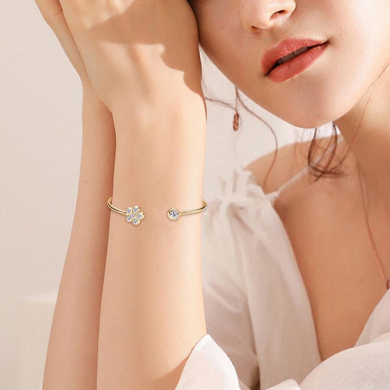 Delicate Open-Ended Flower Design Bracelet

