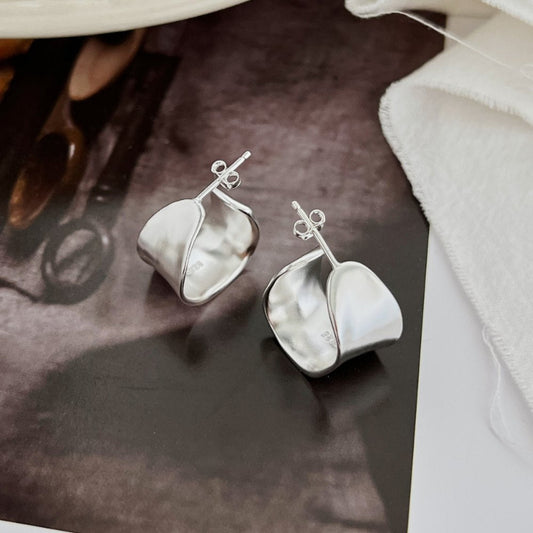Thick Wavy Hoop Earrings

