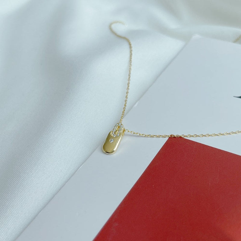 Minimalist Crystal Oval Necklace


