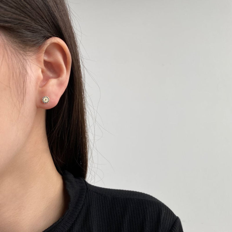 eye stud earrings