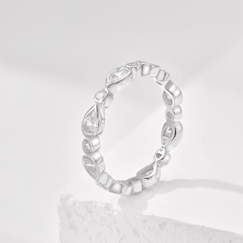 Chic Gold Drop & Circle Band

