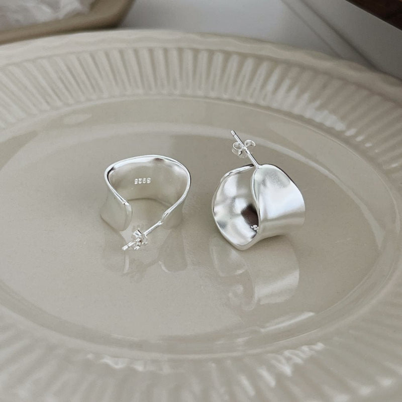 Polished Wavy Earrings

