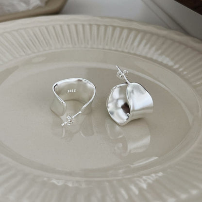 Polished Wavy Earrings

