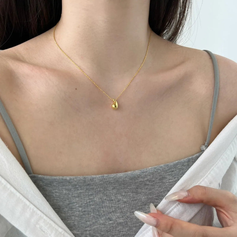 Timeless Silver Teardrop Necklace

