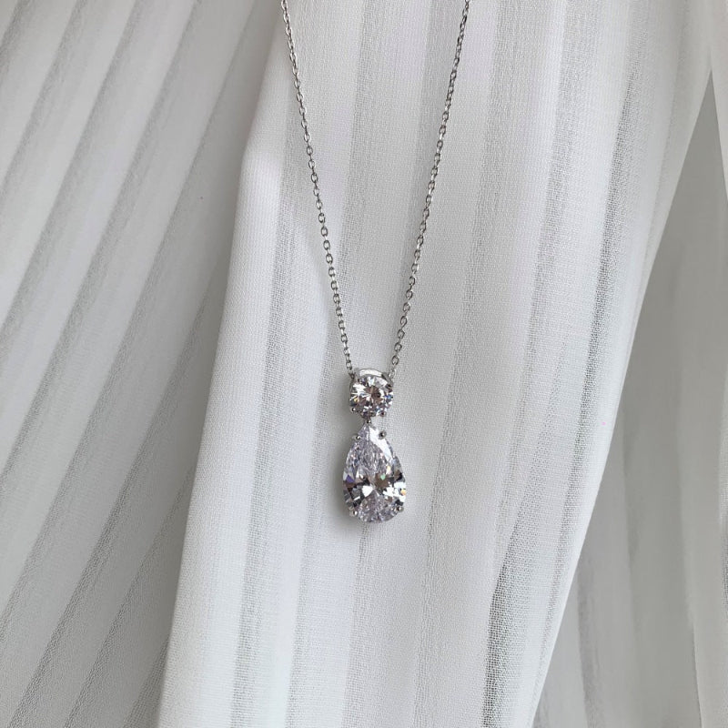 Eye-Catching Pear Drop Ensemble

