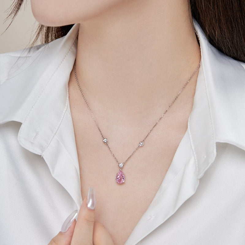 Eye-Catching Pear Drop Necklace

