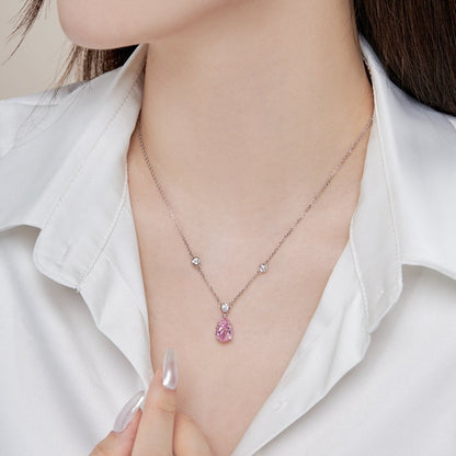 Eye-Catching Pear Drop Necklace

