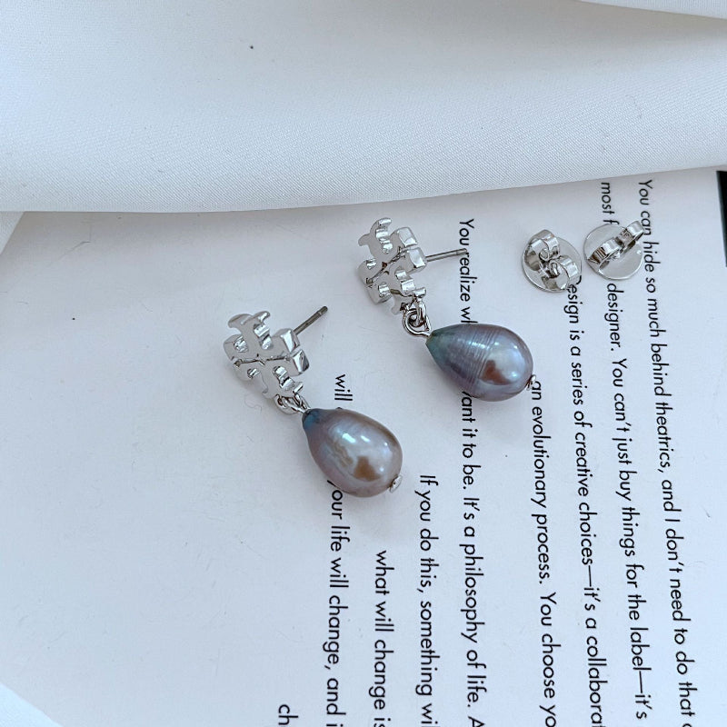 Glamorous Pearl and Gold Earrings

