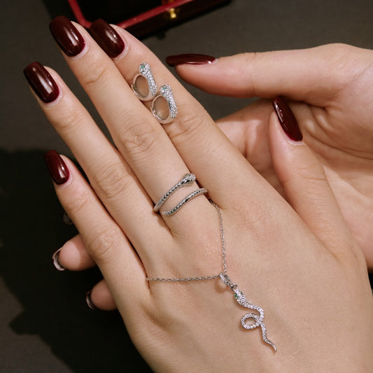 Snake-themed necklace set