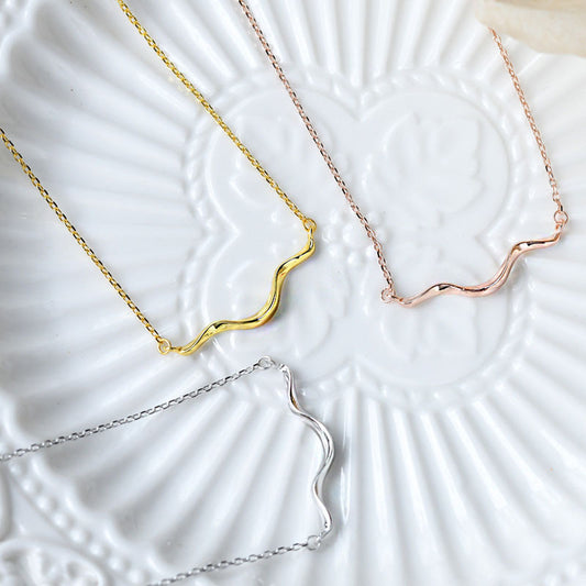 Curved Bar Necklace

