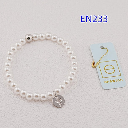 Pearl strand bracelet with silver heart pendant charm and white pearl beads