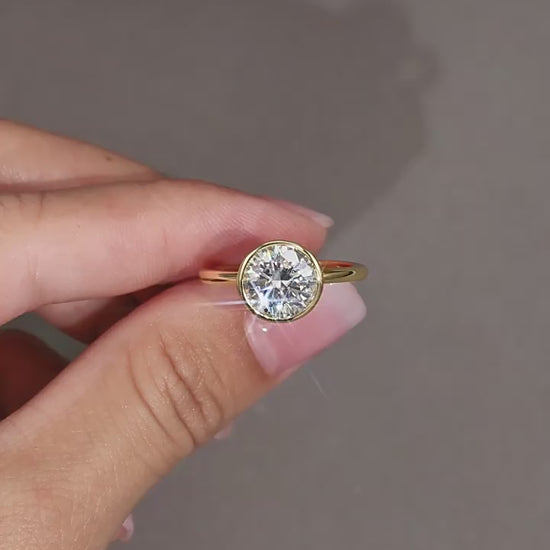 create moissanite engagement ring