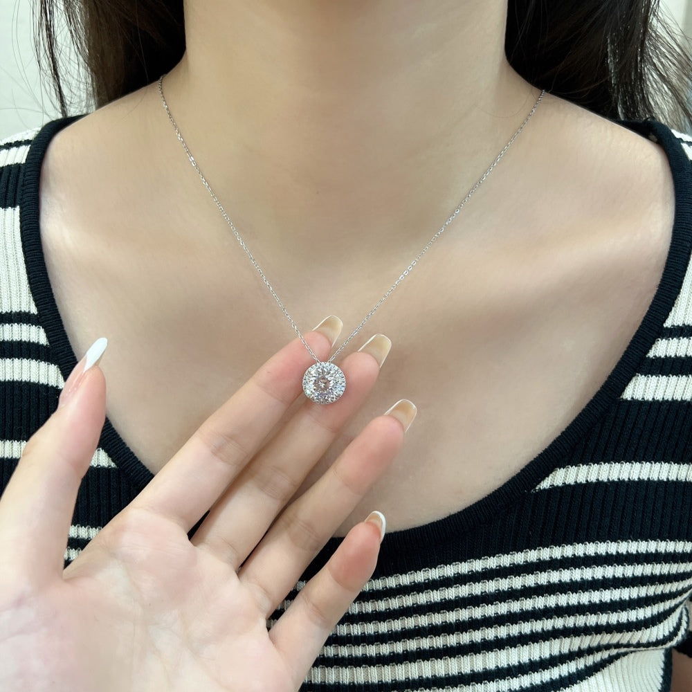 Diamond pendant necklace]