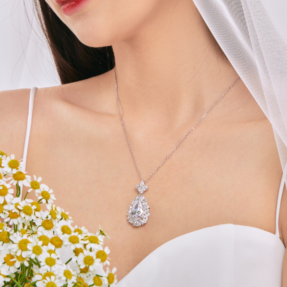 pear shaped diamond necklace