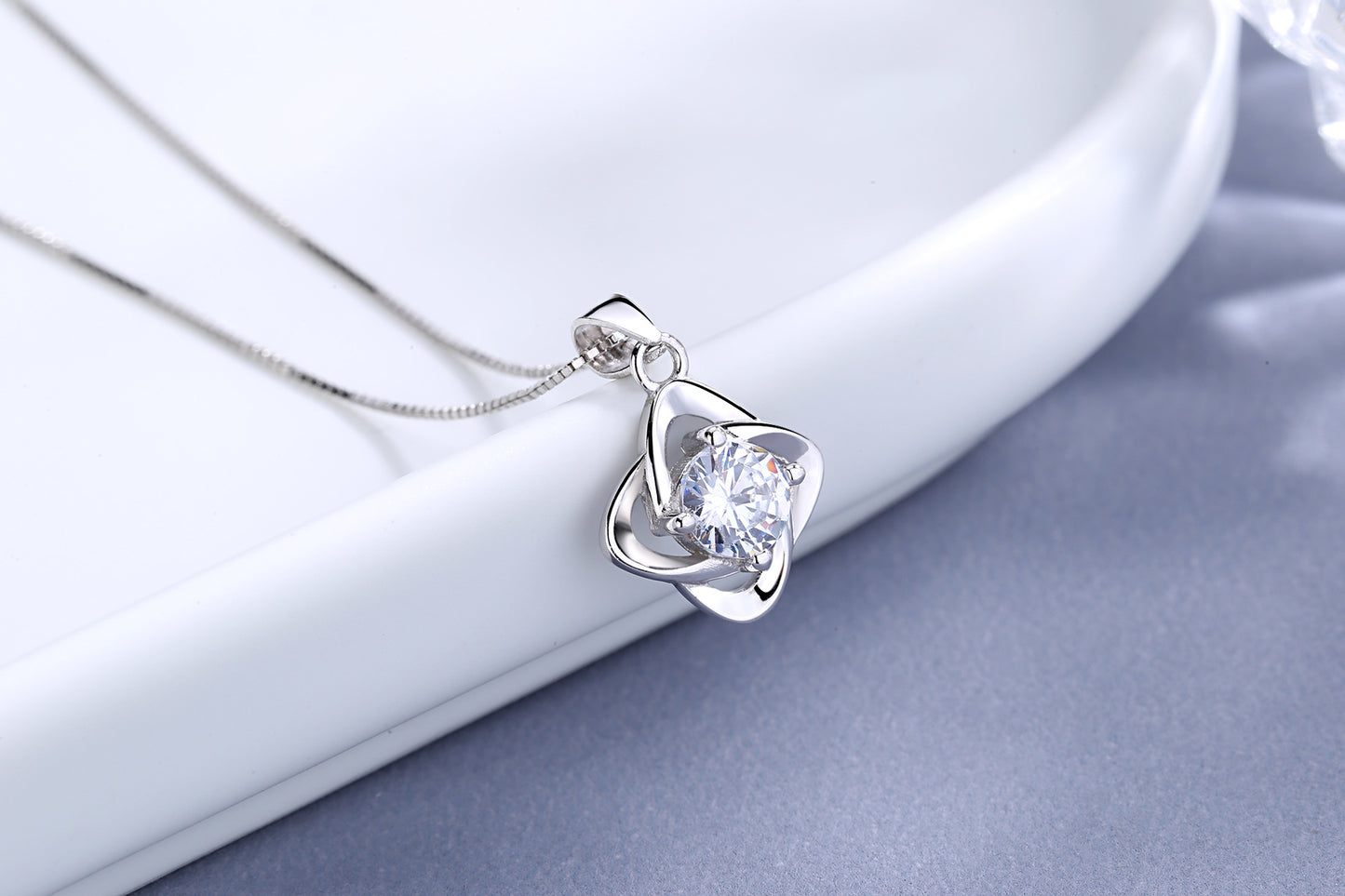 four leaf clover diamond necklace