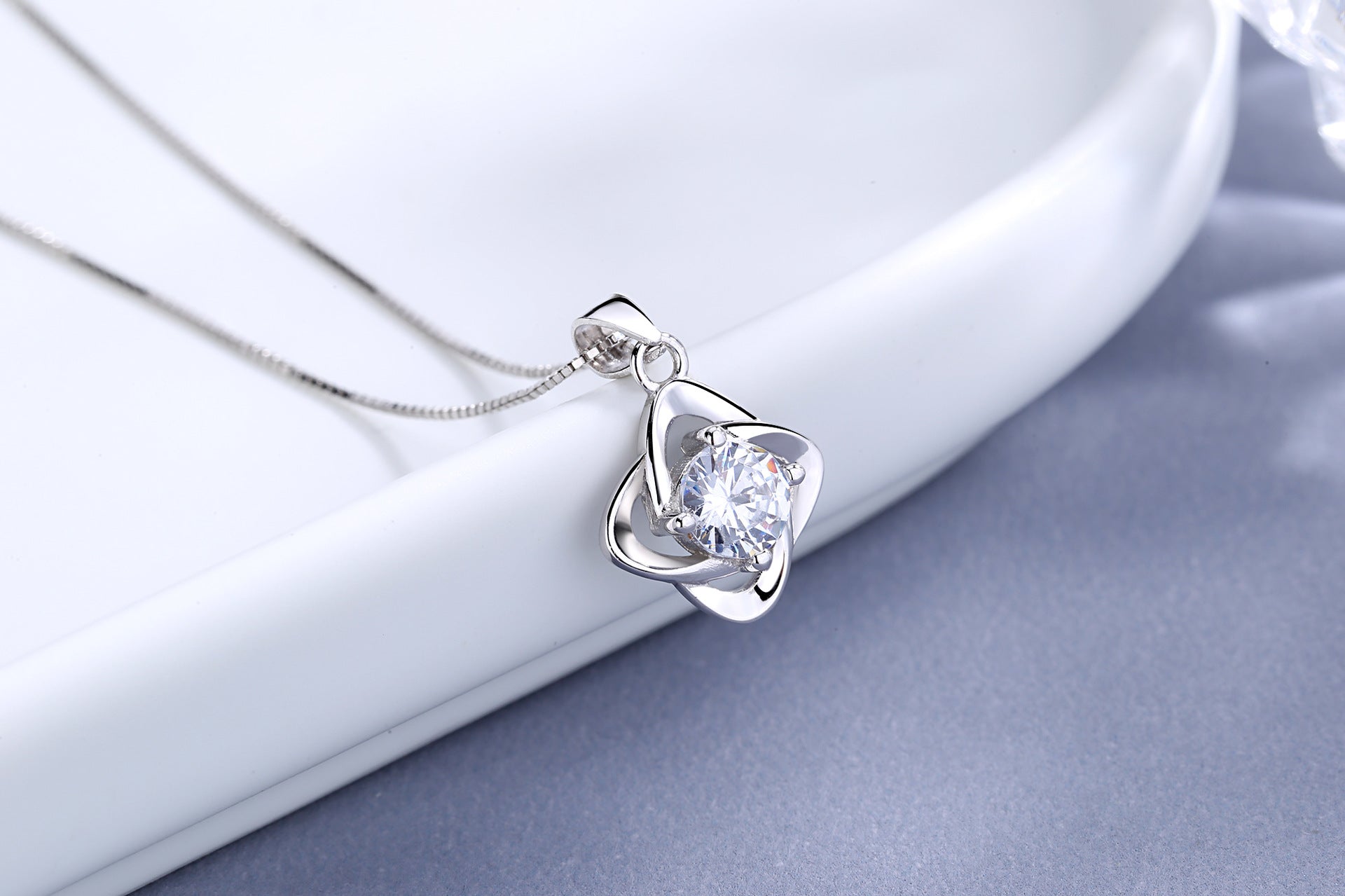 four leaf clover diamond necklace