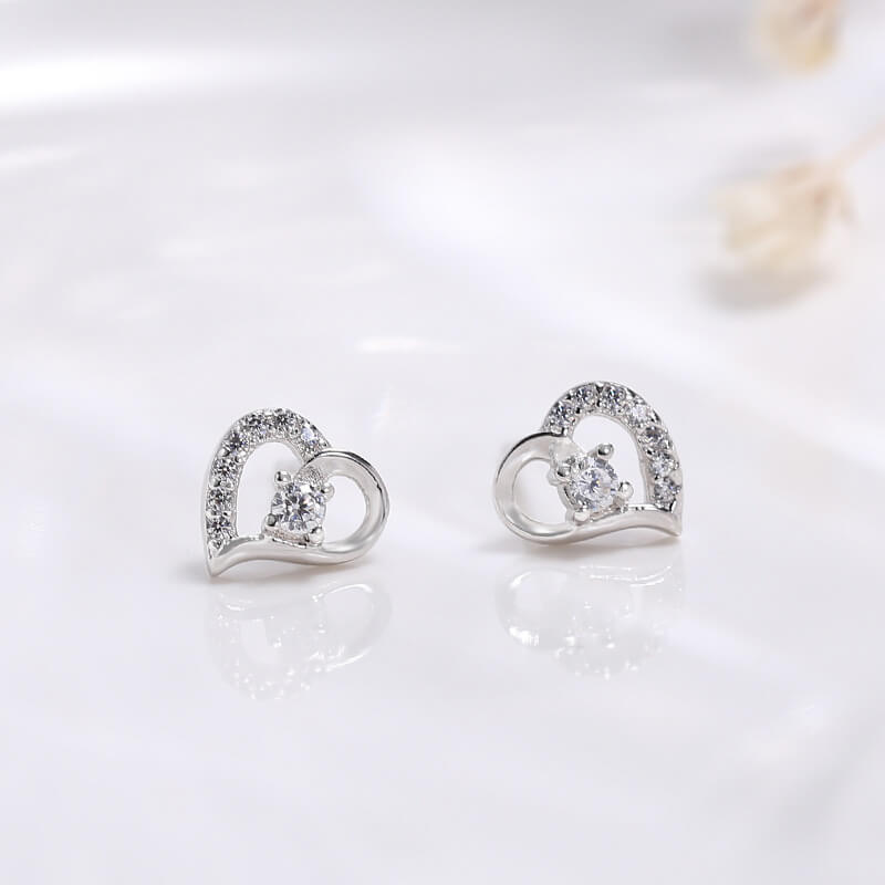 heart shaped diamond stud earrings