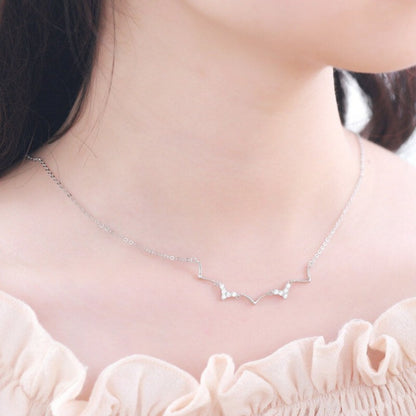 v diamond necklace