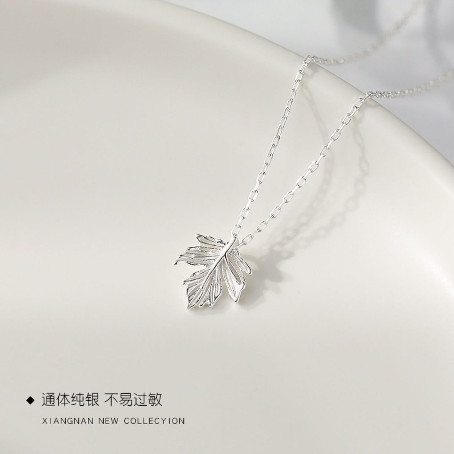 maple leaf pendant necklace