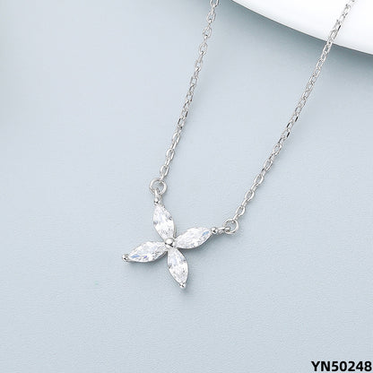 White quatrefoil?necklace