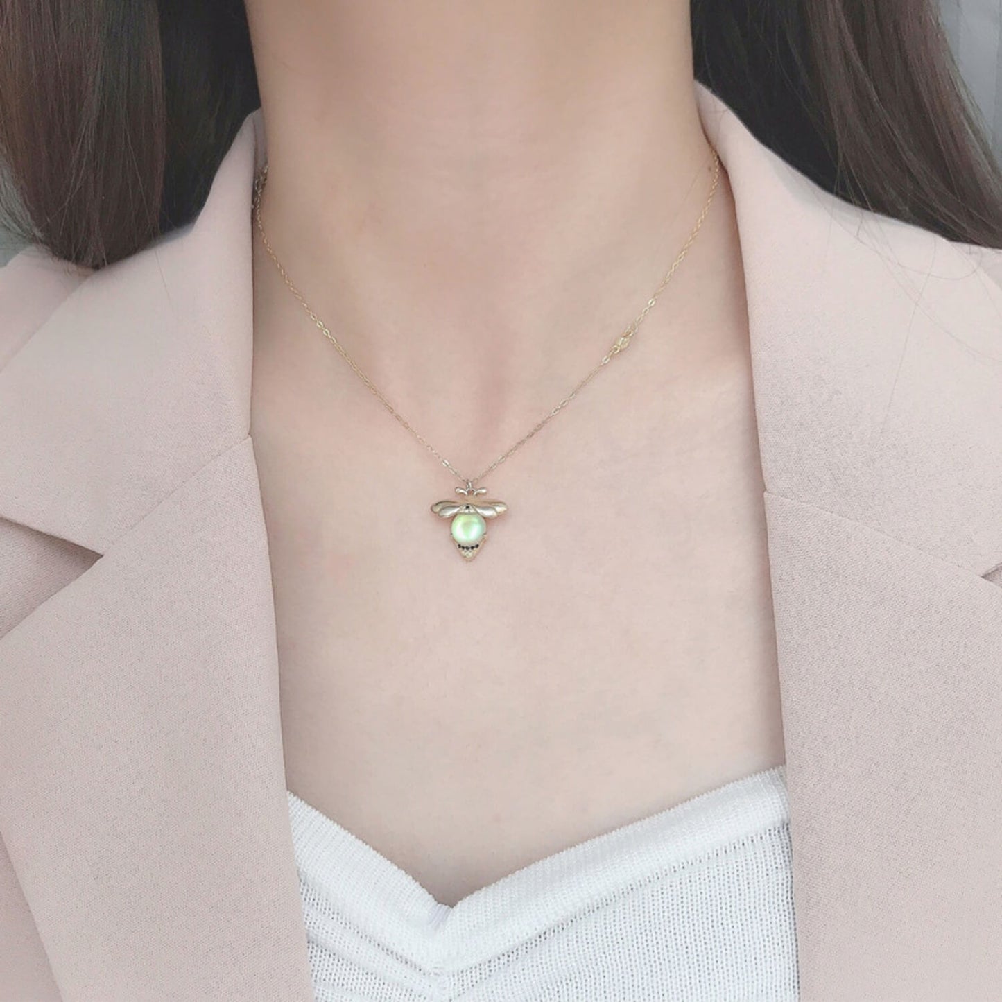 pearl bee pendant