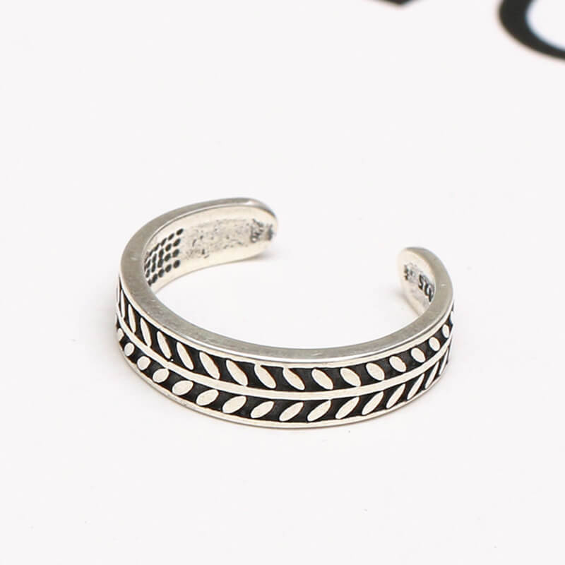Vintage Style Leaf Pattern Cuff Ring
