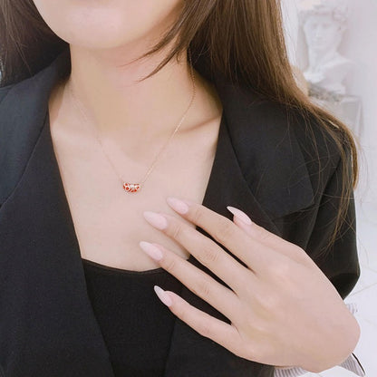 a pendant necklace gold