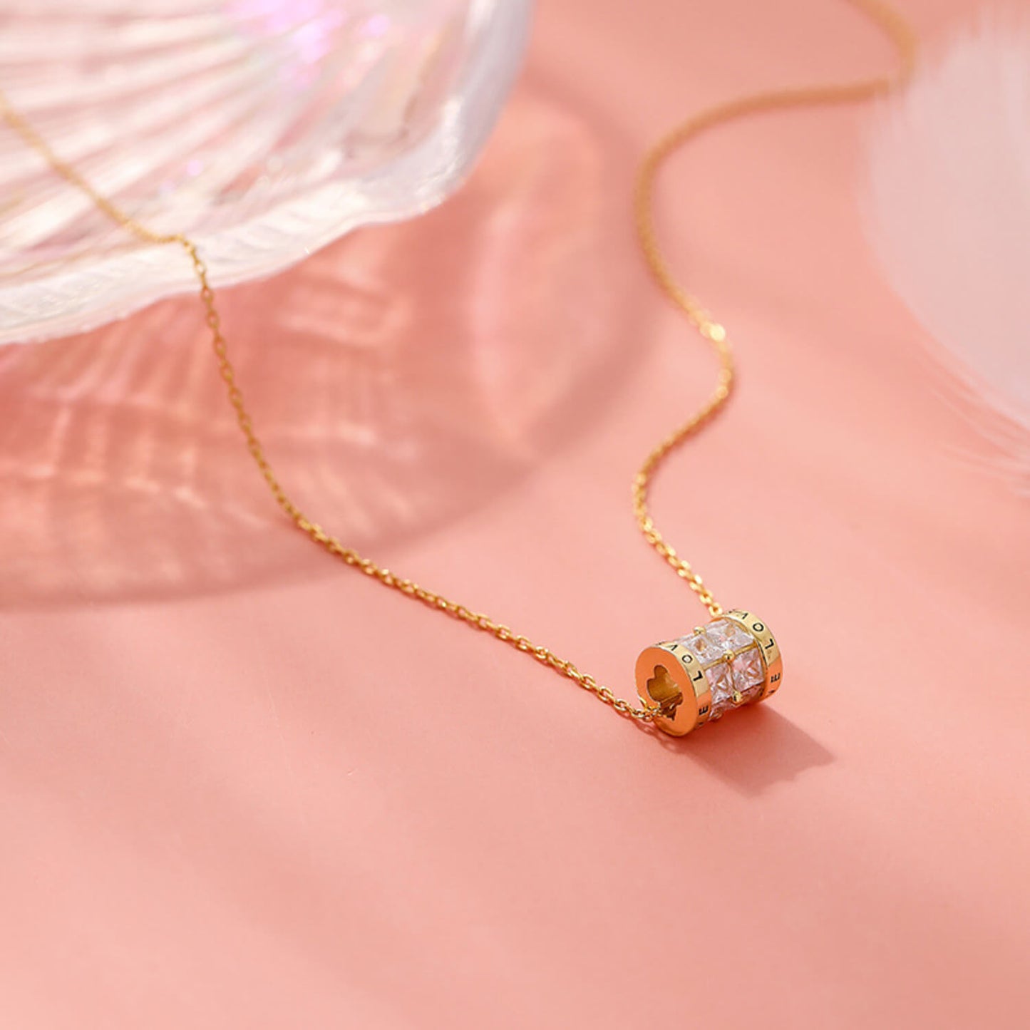 lucky roller pendant usa