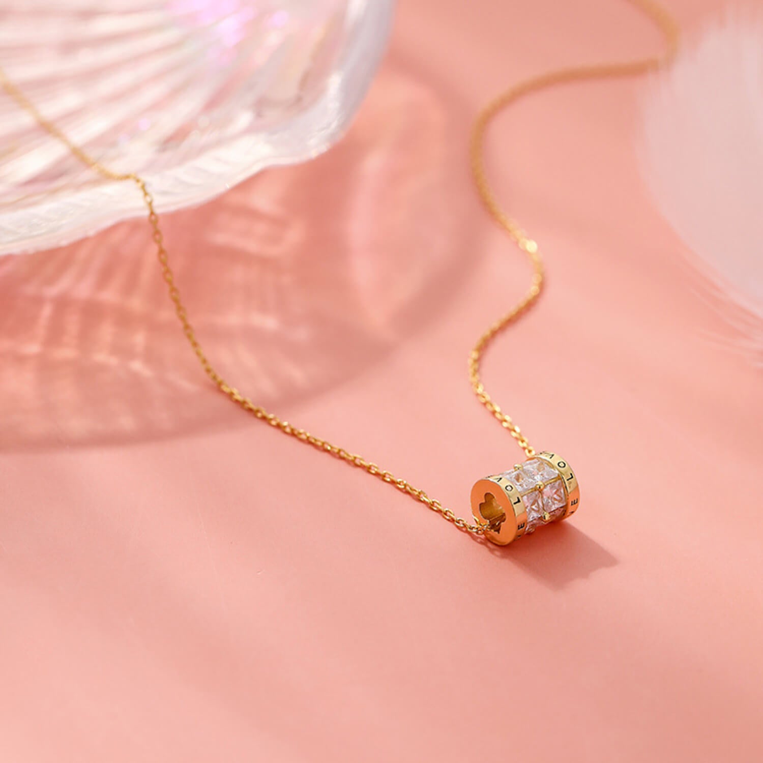 lucky roller pendant usa