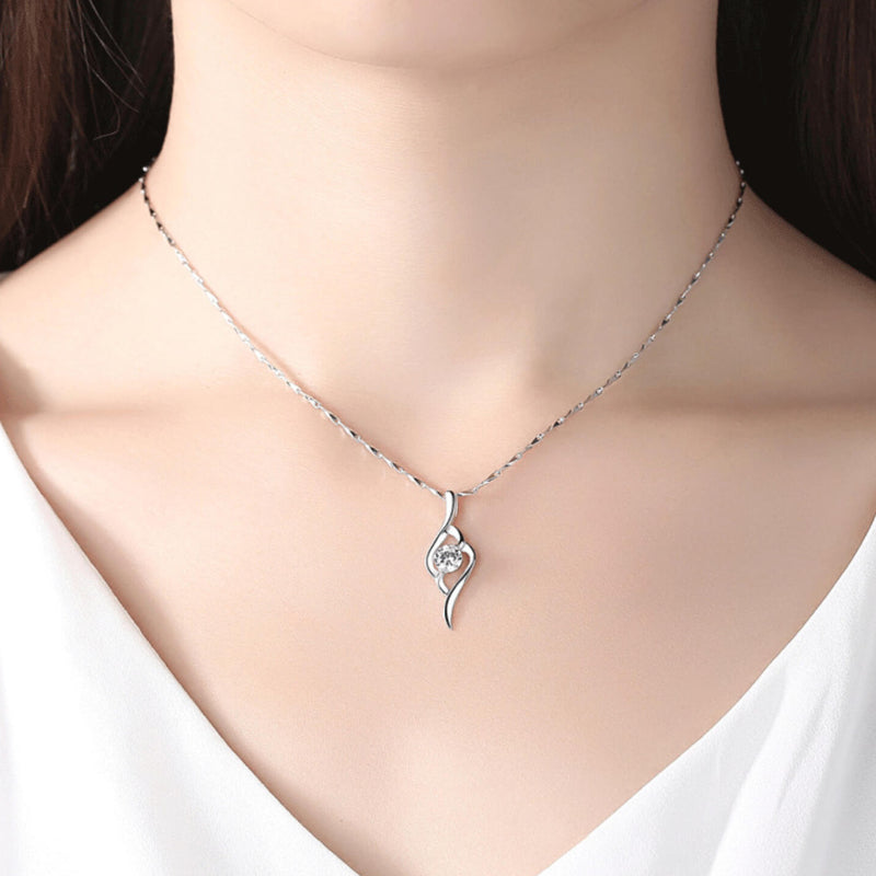 small diamond solitaire pendant necklace