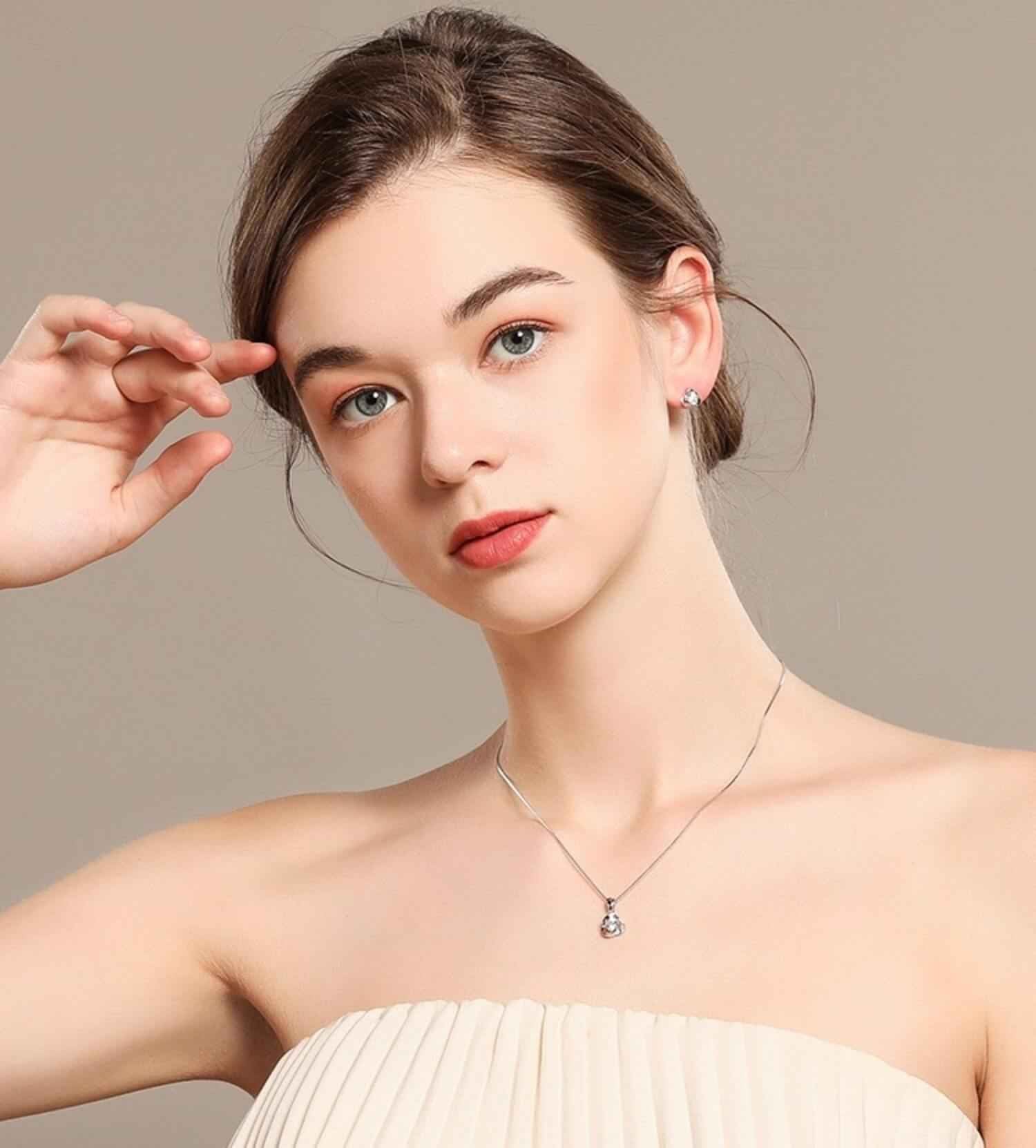 dancing pendant necklace