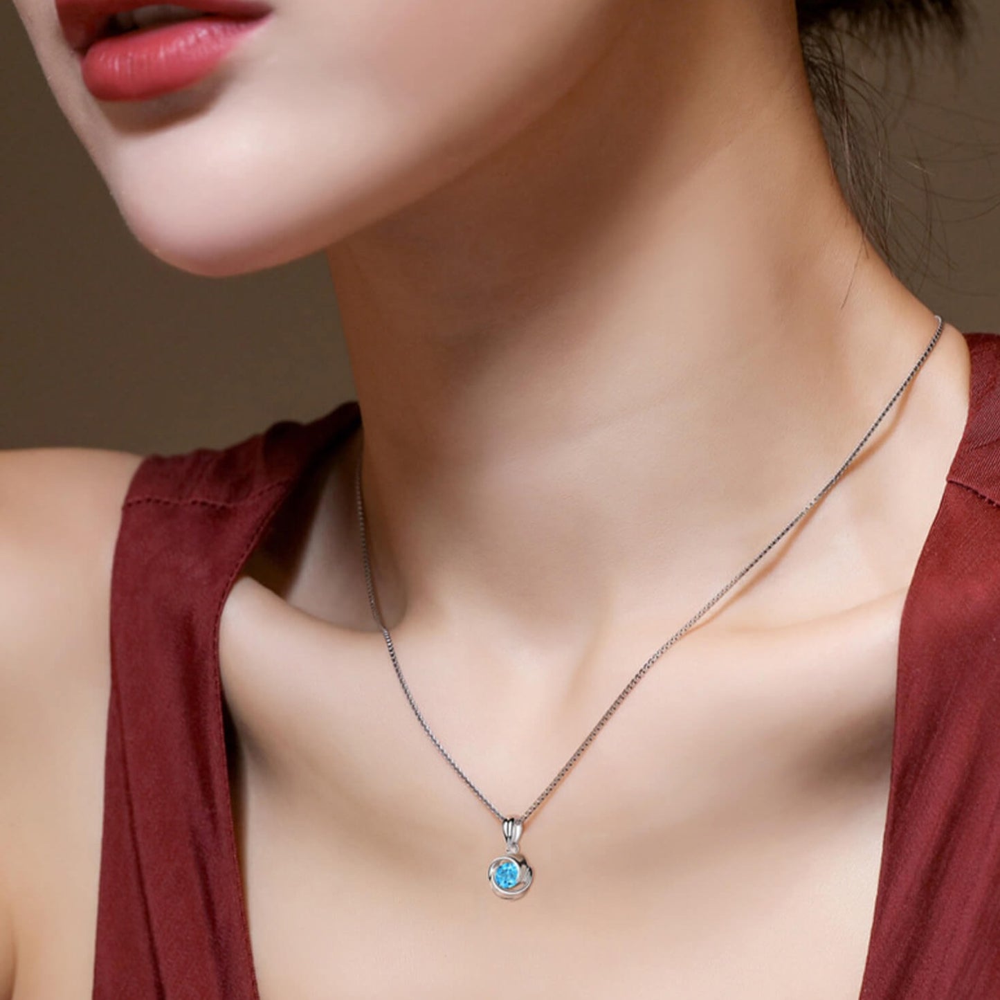 delicate silver pendant necklace